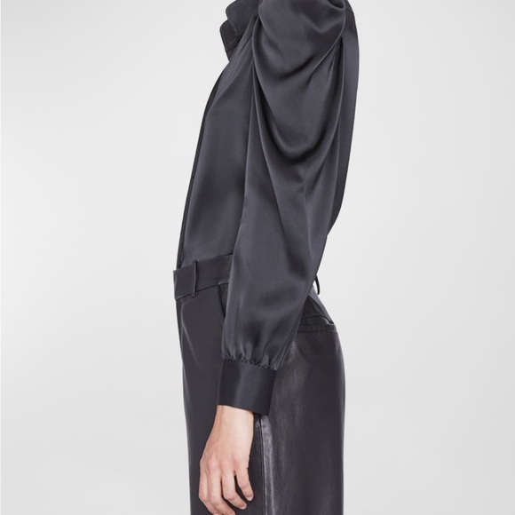 Frame Gillian Long Sleeve blouse in Noir - Picture 4 of 5